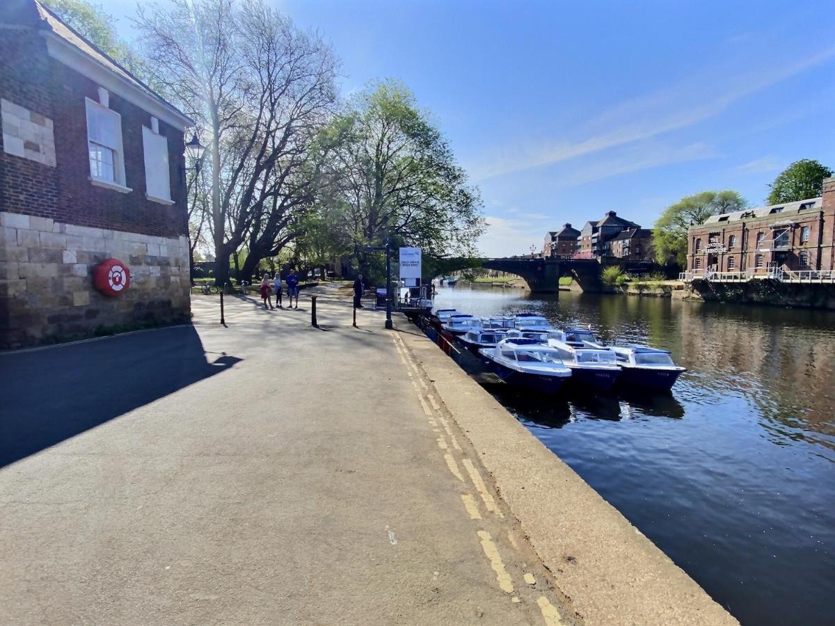 The Davey Tower, Medieval Riverside House York Exterior foto